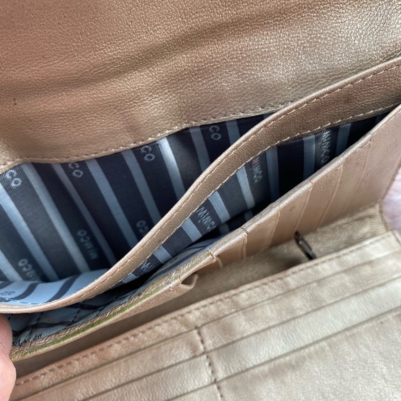 Mimco black rose gold turn lock leather wallet - Picture 7 of 11